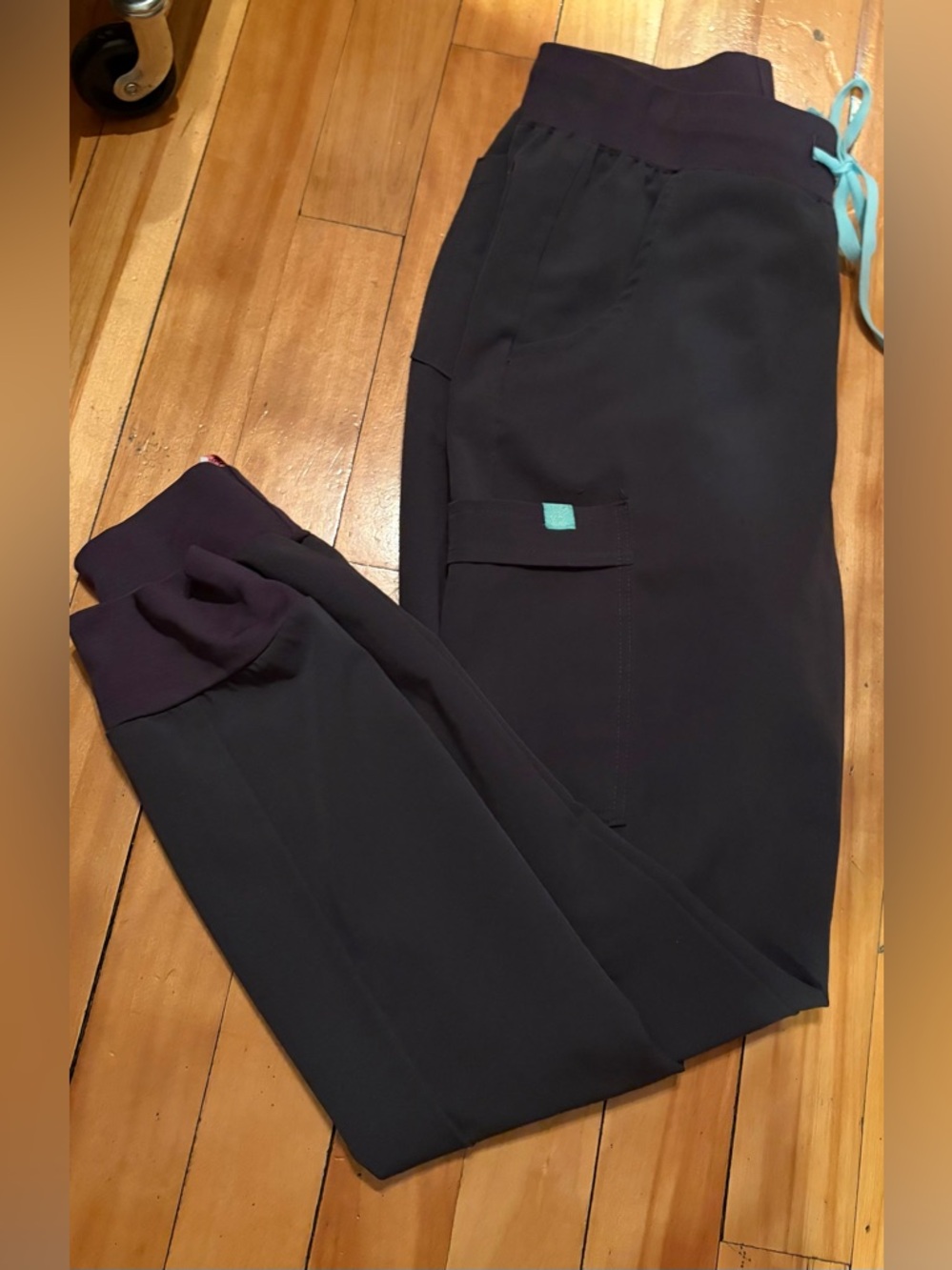 Garde malade Women's charcoal Scrubs - Picture 9 of 9